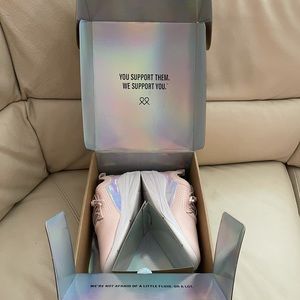 Limited edition 2021 Clove Sneakers